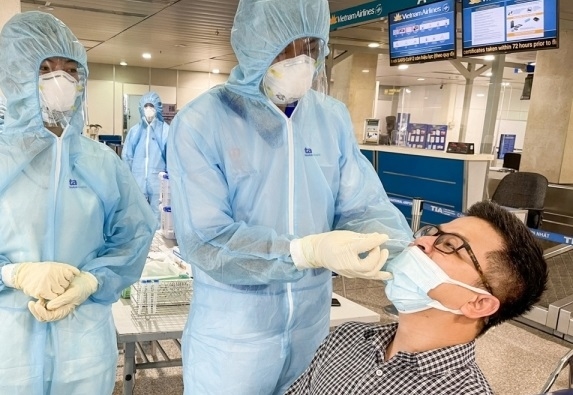 Cục Hàng không yêu cầu khắc phục ngay bất cập test nhanh cho khách quốc tế